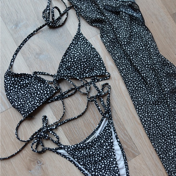 White fox speckeled black and white bikini - Picture 3 of 10